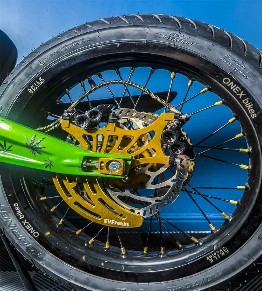 Fully Loaded 72v Sur Ron Light Bee STAGE3 - Race Bike 🏁 - EVFREAKSFully Loaded 72v Sur Ron Light Bee STAGE3 - Race Bike 🏁