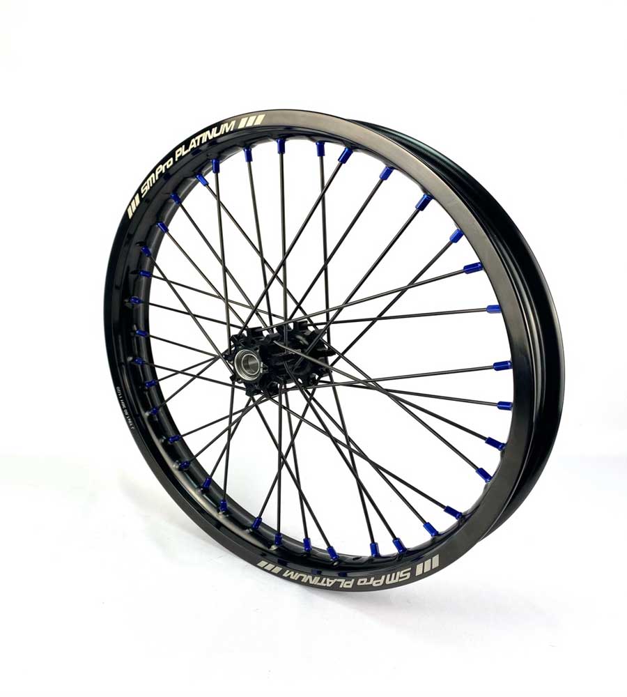 SM Pro Light Bee Wheelset – Black Rim and Blue Nipples - EVFREAKS SM Pro Light Bee Wheelset – Black Rim and Blue Nipples